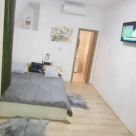 Georgiana Апартаменти *